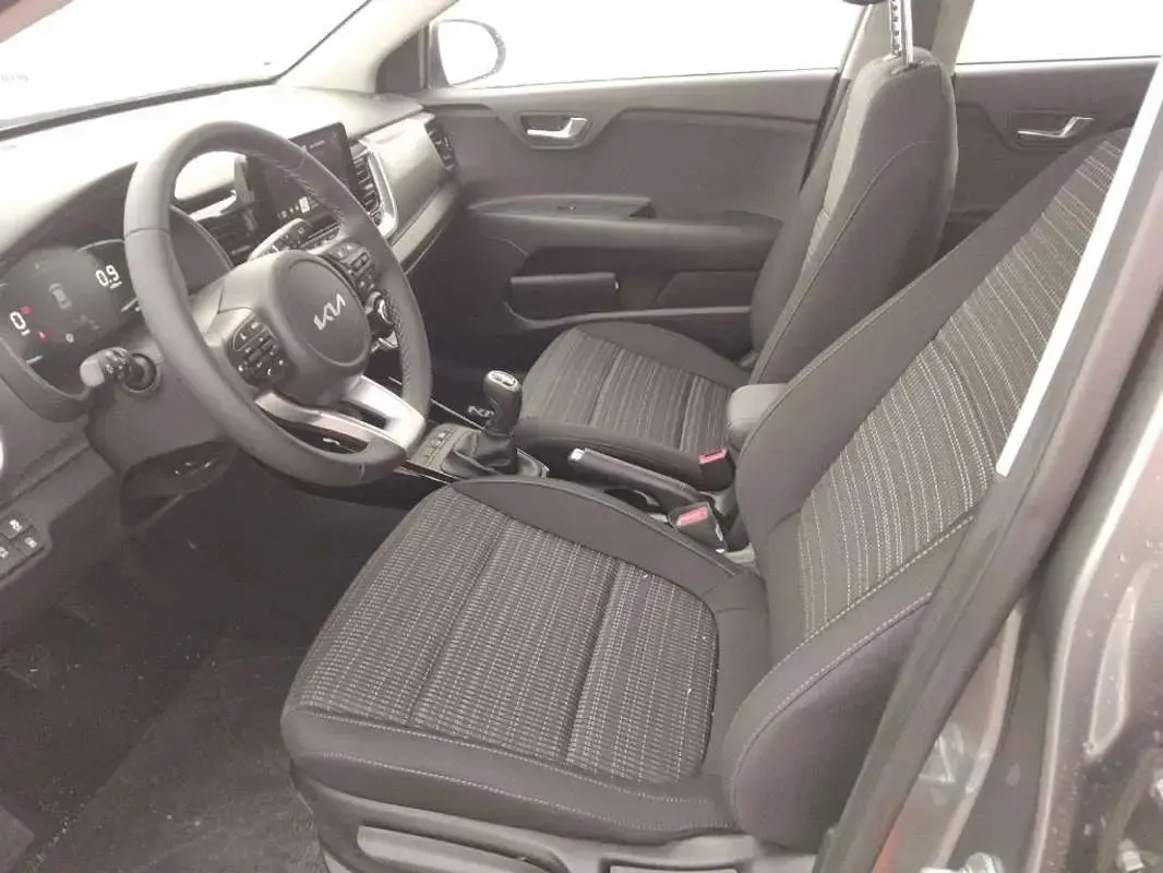 Nuevo Kia Stonic 101 CV (74 kW) 2025 Gris SUV