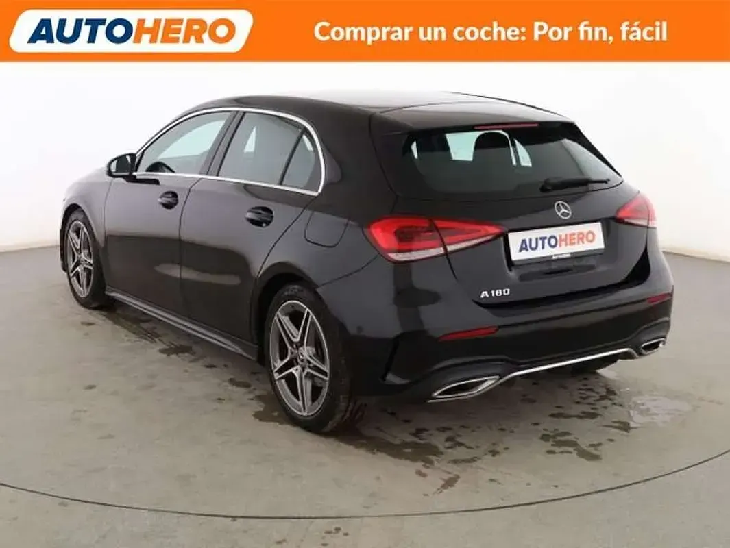 Usado Mercedes A180 AMG line 136 HP (100 kW) 2022 Preto Sedan