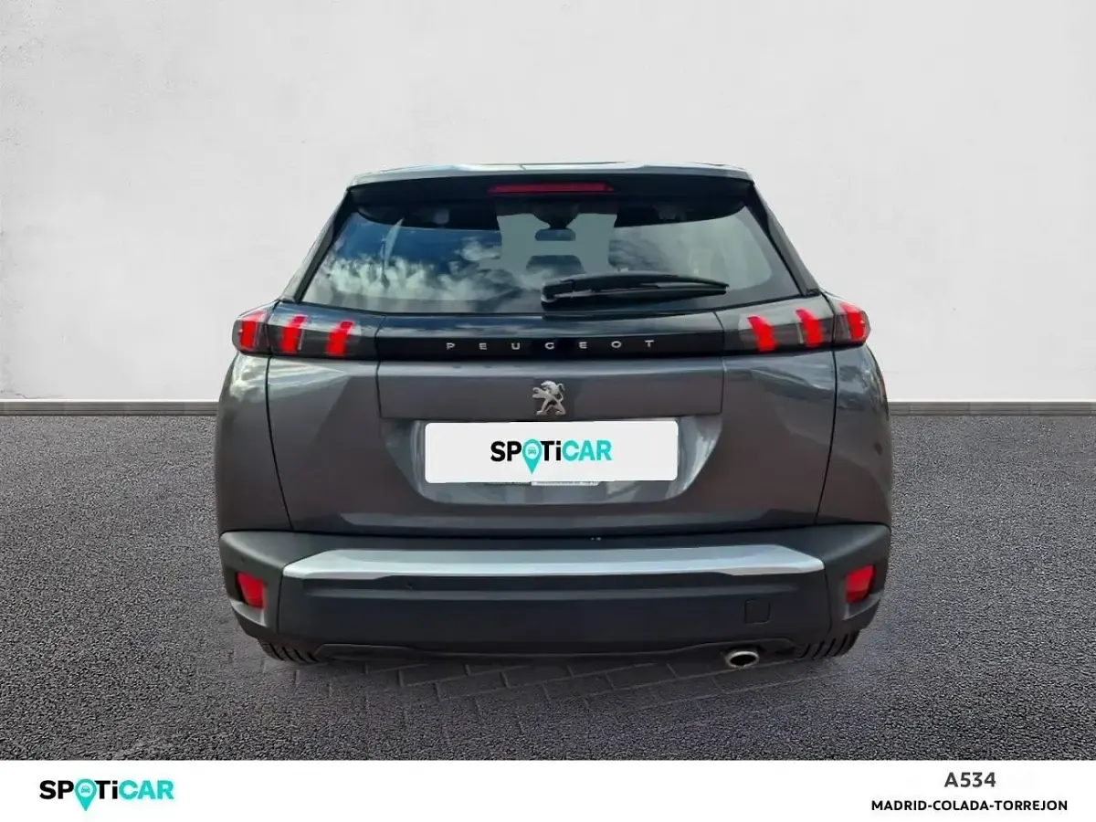 Usado Peugeot 2008 Active 110 CV (80 kW) 2022 Gris SUV