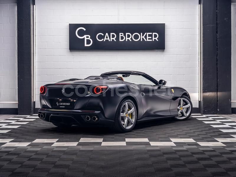 Usado Ferrari Portofino 600 CV (441 kW) 2018 Gris / plata Descapotable