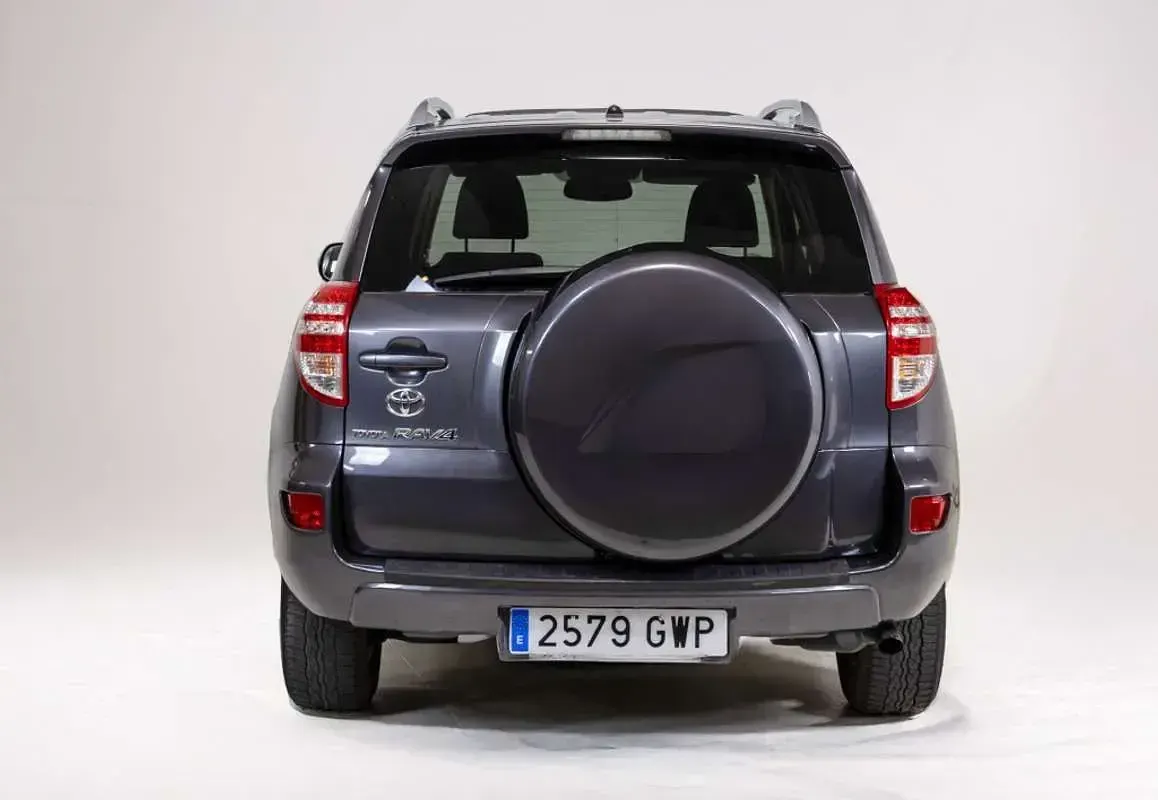 Usado Toyota RAV4 Advance 158 CV (116 kW) 2010 Gris SUV