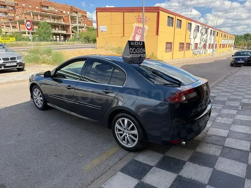 Usado Renault Laguna III GT 150 CV (110 kW) 2012 Gris / plata Berlina