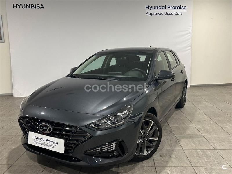 Gris / plata Usado 2023 Hyundai i30 Berlina | 20.500 € (Un poco caro) - Imagen 1/4