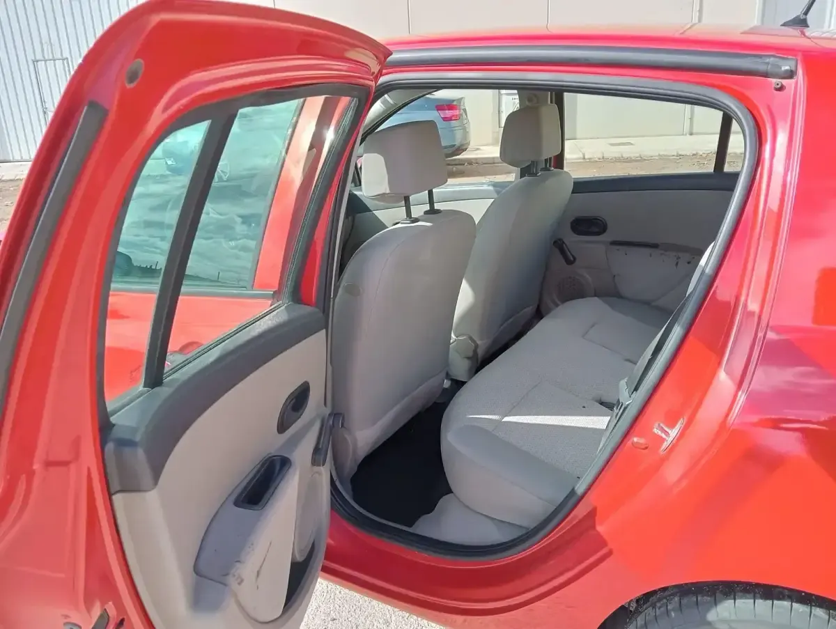 Usado Renault Clio II Authentique 65 CV (47 kW) 2007 Rojo Utilitario