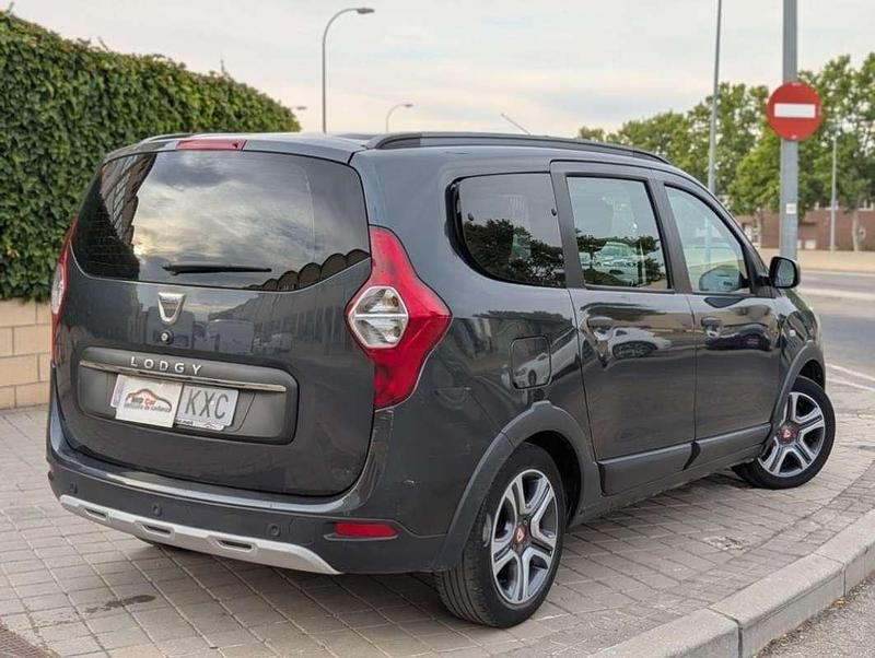 Usado Dacia Lodgy Comfort 131 CV (96 kW) 2019 Gris Monovolumen