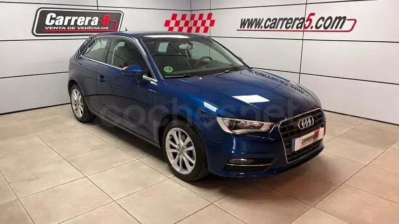 Usado Audi A3 Attraction 110 CV (80 kW) 2015 Azul Berlina