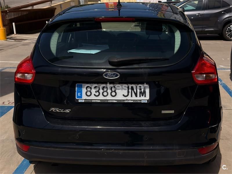 Usado Ford Focus Trend 125 CV (91 kW) 2016 Negro Berlina