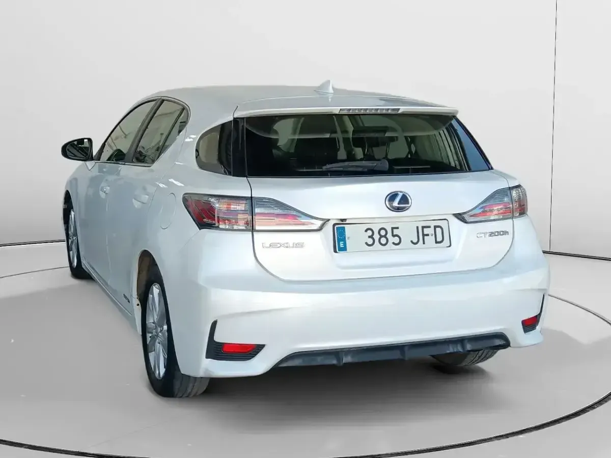 Usado Lexus CT200h Executive Line 136 CV (100 kW) 2015 Blanco Berlina