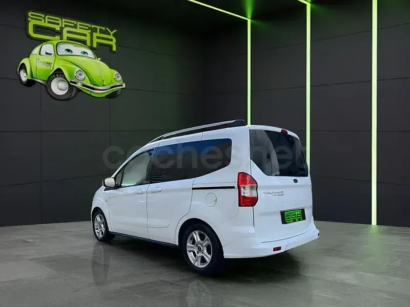 Usado Ford Tourneo Courier Trend 95 CV (69 kW) 2018 Blanco Monovolumen