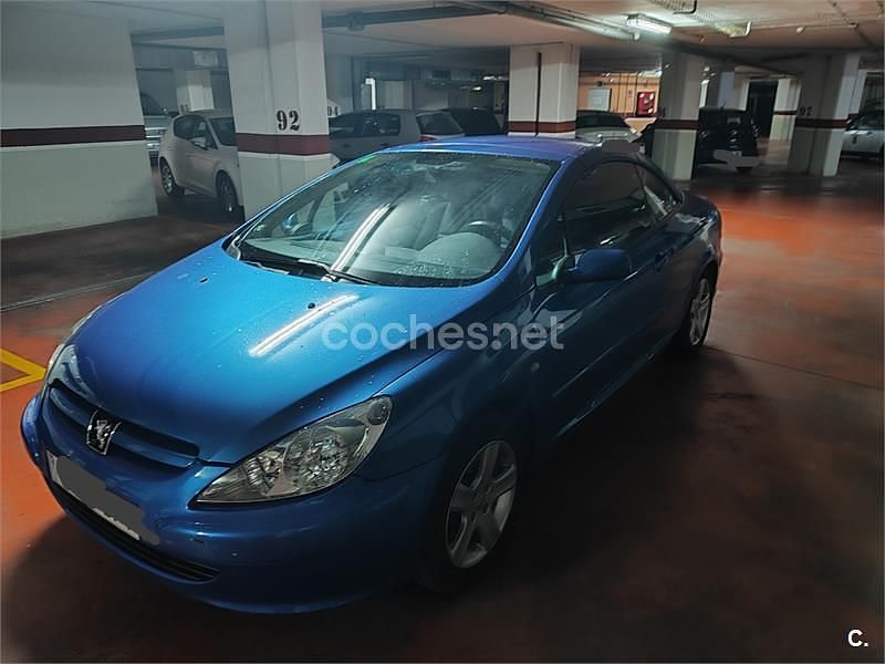 Usado Peugeot 307 CC 110 CV (80 kW) 2005 Azul Descapotable