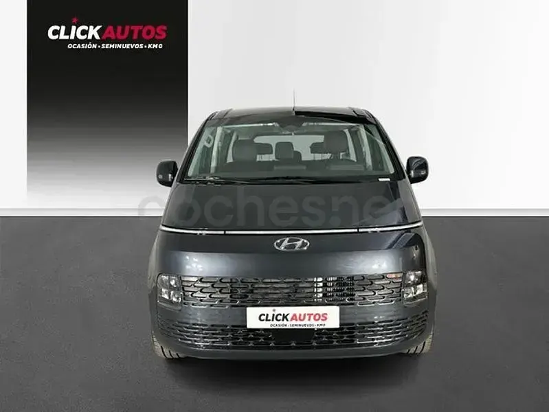 Usado Hyundai Staria 177 CV (130 kW) 2023 Gris / plata Monovolumen