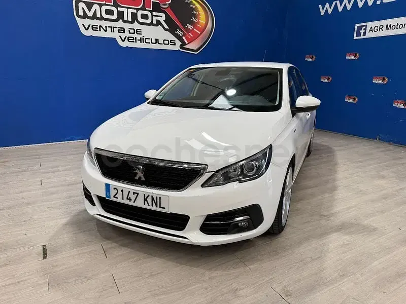 Usado Peugeot 308 Allure 130 CV (95 kW) 2018 Blanco Berlina