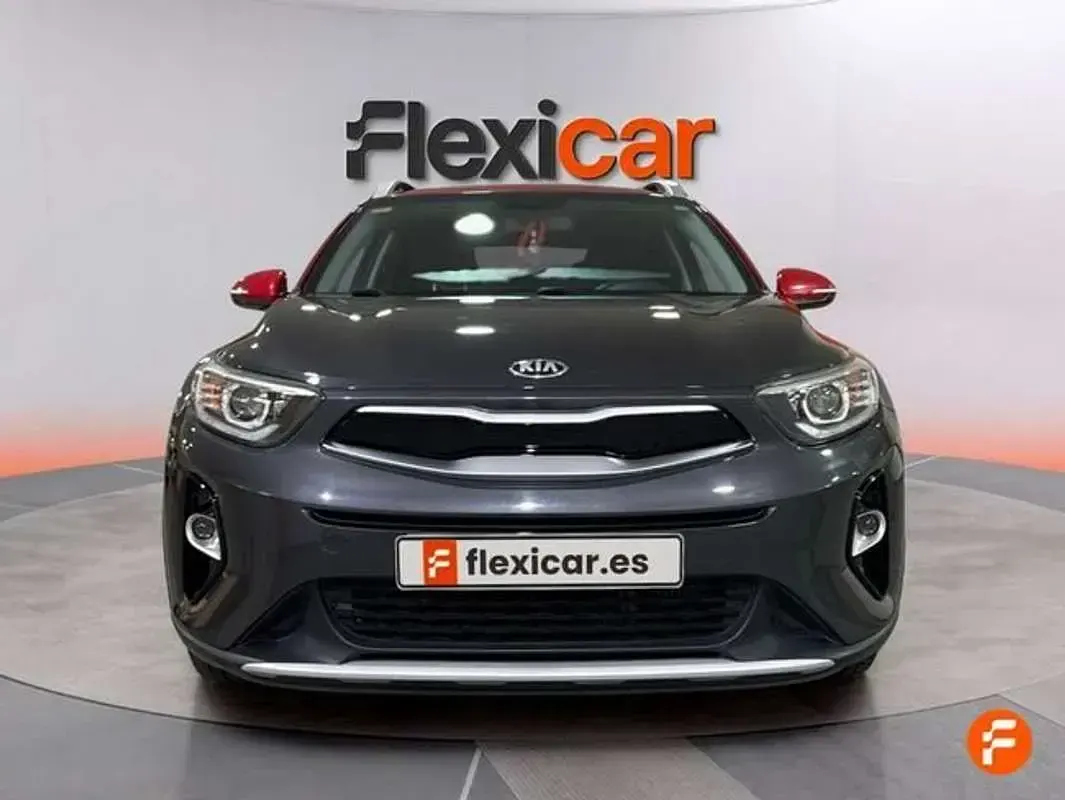 Usado Kia Stonic 101 CV (74 kW) 2019 Gris SUV