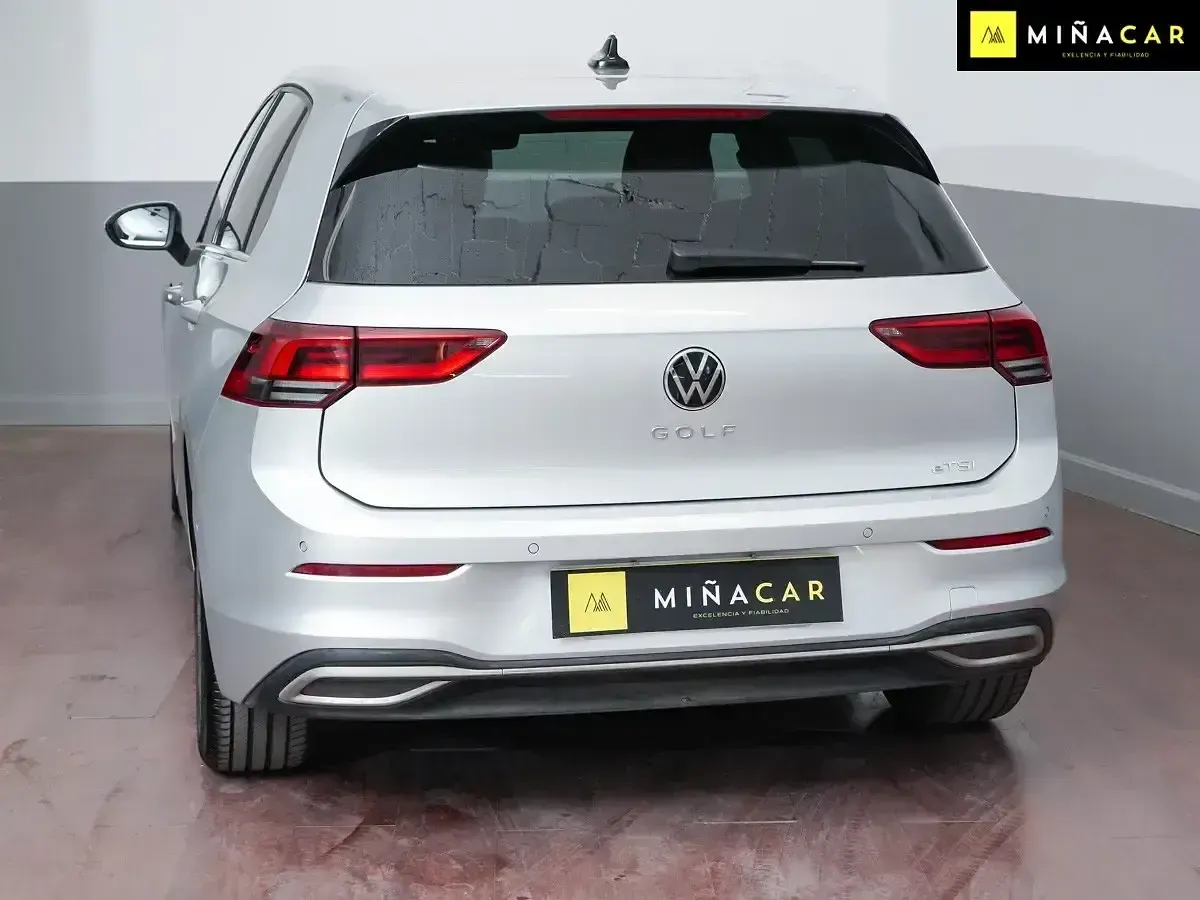 Usado VW Golf VIII Style 150 CV (110 kW) 2021 Gris / plata Berlina