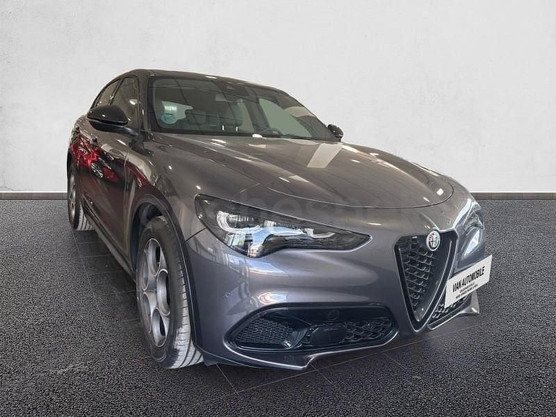 Usado Alfa Romeo Stelvio Sprint 160 CV (117 kW) 2022 Negro SUV