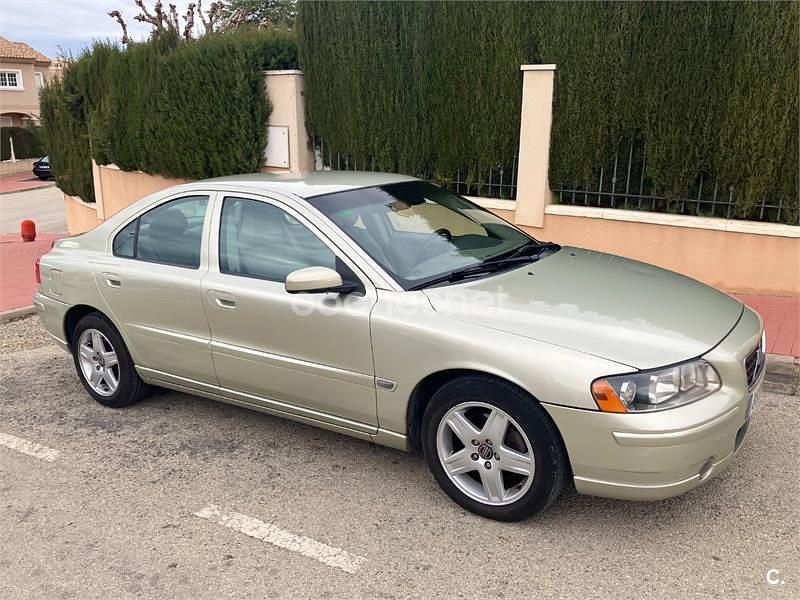 Usado Volvo S60 Momentum 130 CV (95 kW) 2005 Beige Berlina