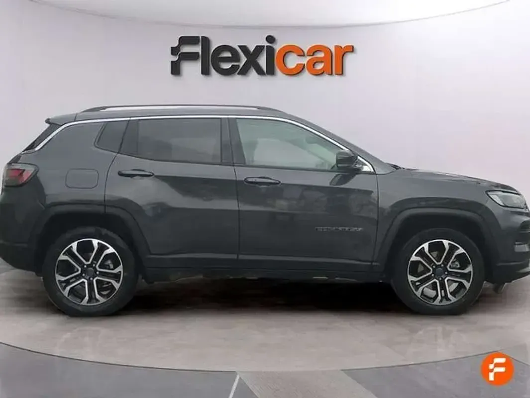 Usado Jeep Compass Limited 131 CV (96 kW) 2021 Gris SUV