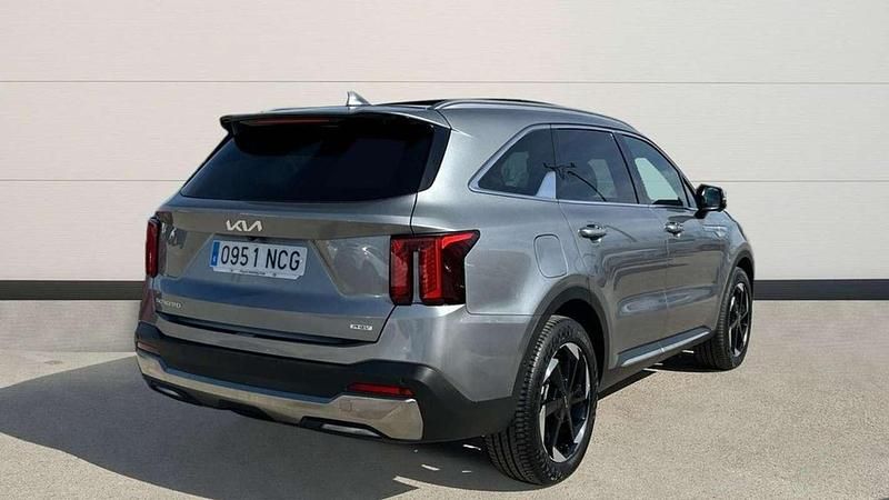 Usado Kia Sorento 218 CV (160 kW) 2025 Gris SUV