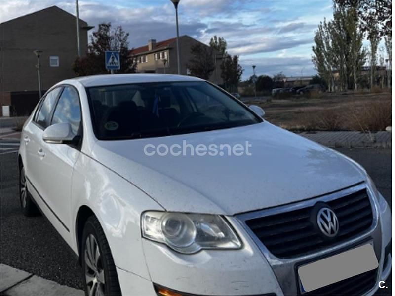 Blanco Usado 2010 VW Passat Advance Berlina | 6000 € (Un poco caro) - Imagen 1/4