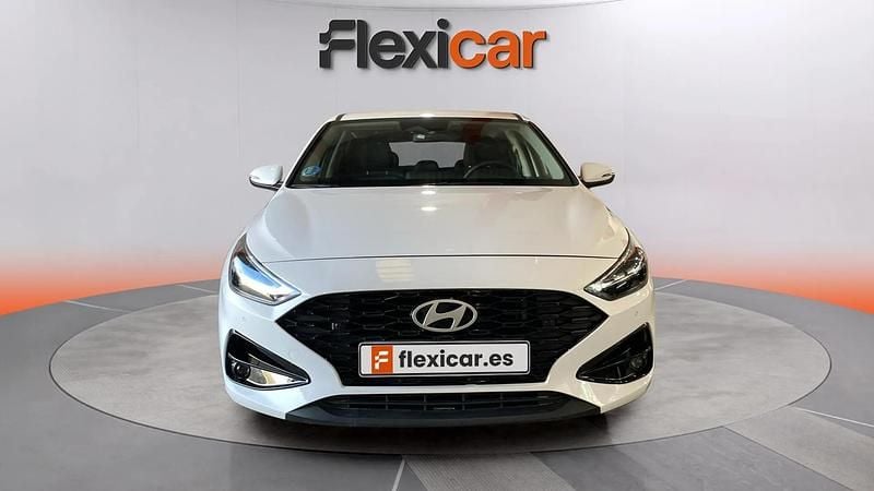 Usado Hyundai i30 101 CV (74 kW) 2024 Blanco Berlina