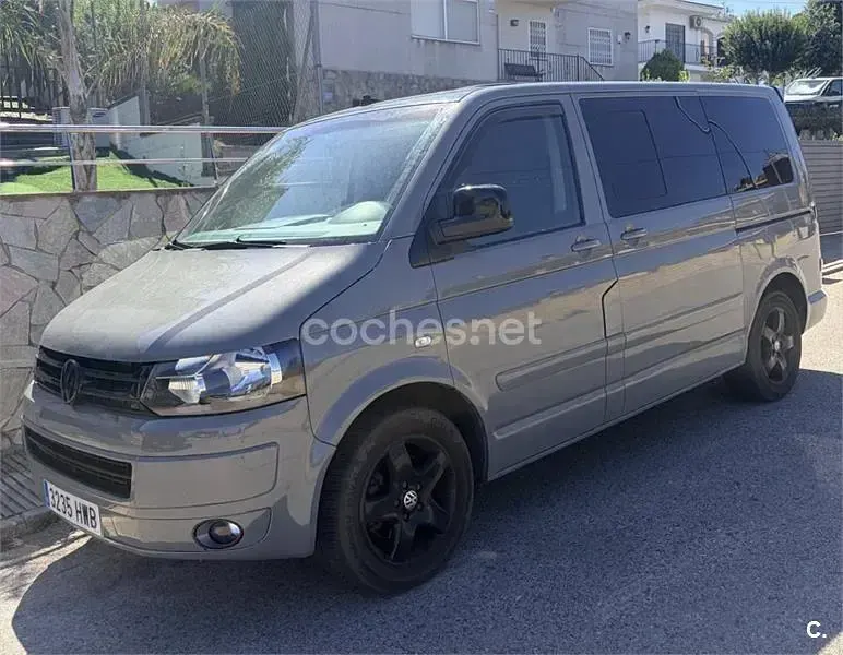 Usado VW Multivan Highline 174 CV (127 kW) 2004 Gris / plata Monovolumen