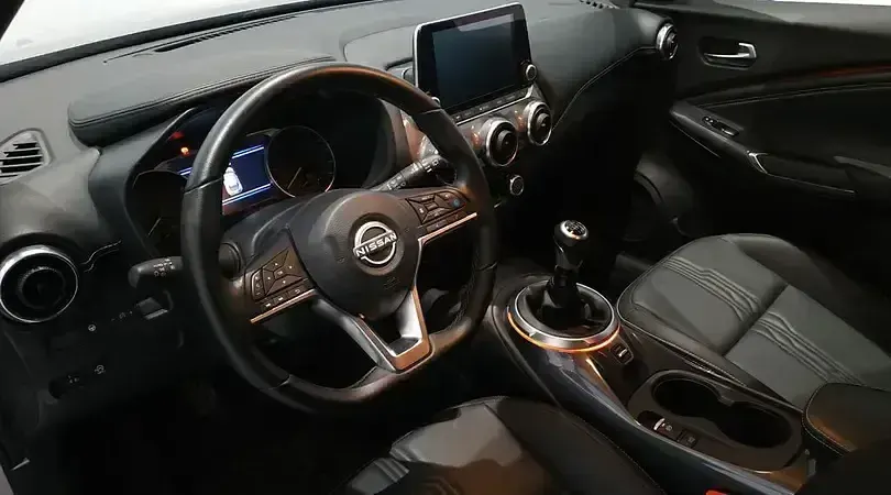 Usado Nissan Juke Tekna 114 CV (83 kW) 2023 Lunar white (metalizado) techo SUV