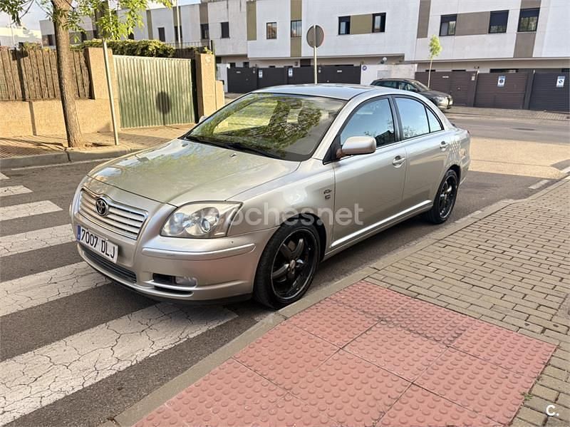Usado Toyota Avensis Executive 116 CV (85 kW) 2005 Beige Berlina