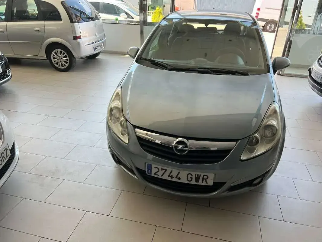 Usado Opel Corsa 86 CV (63 kW) 2010 Plateado Utilitario
