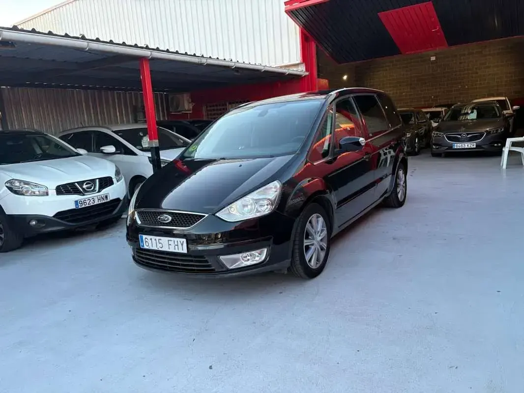 Usado Ford Galaxy Ghia 140 CV (102 kW) 2007 Negro Monovolumen
