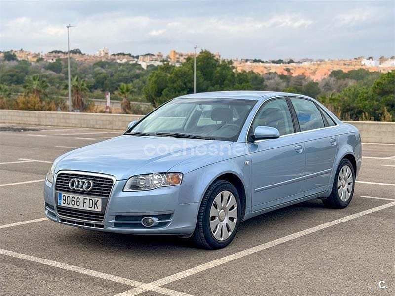 Usado Audi A4 130 CV (95 kW) 2006 Azul Berlina