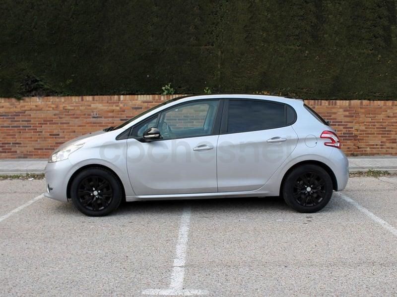 Usado Peugeot 208 Active 82 CV (60 kW) 2014 Gris / plata Utilitario