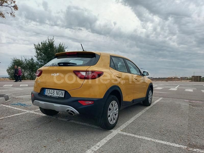 Usado Kia Stonic 84 CV (61 kW) 2023 Amarillo SUV