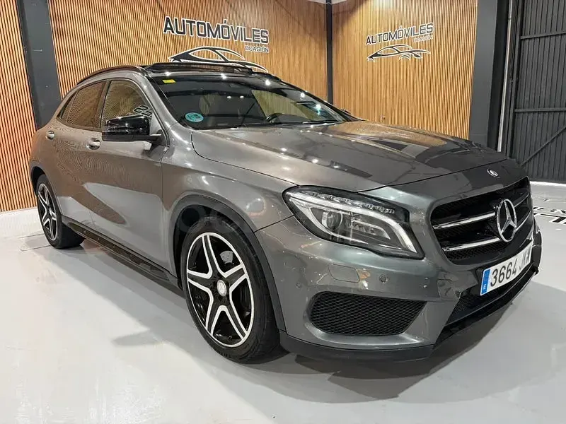 Usado Mercedes GLA250 AMG line 211 CV (155 kW) 2015 Gris / plata SUV