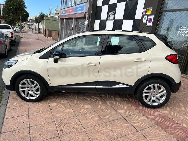 Usado Renault Captur Intens 90 HP (66 kW) 2016 Bege SUV
