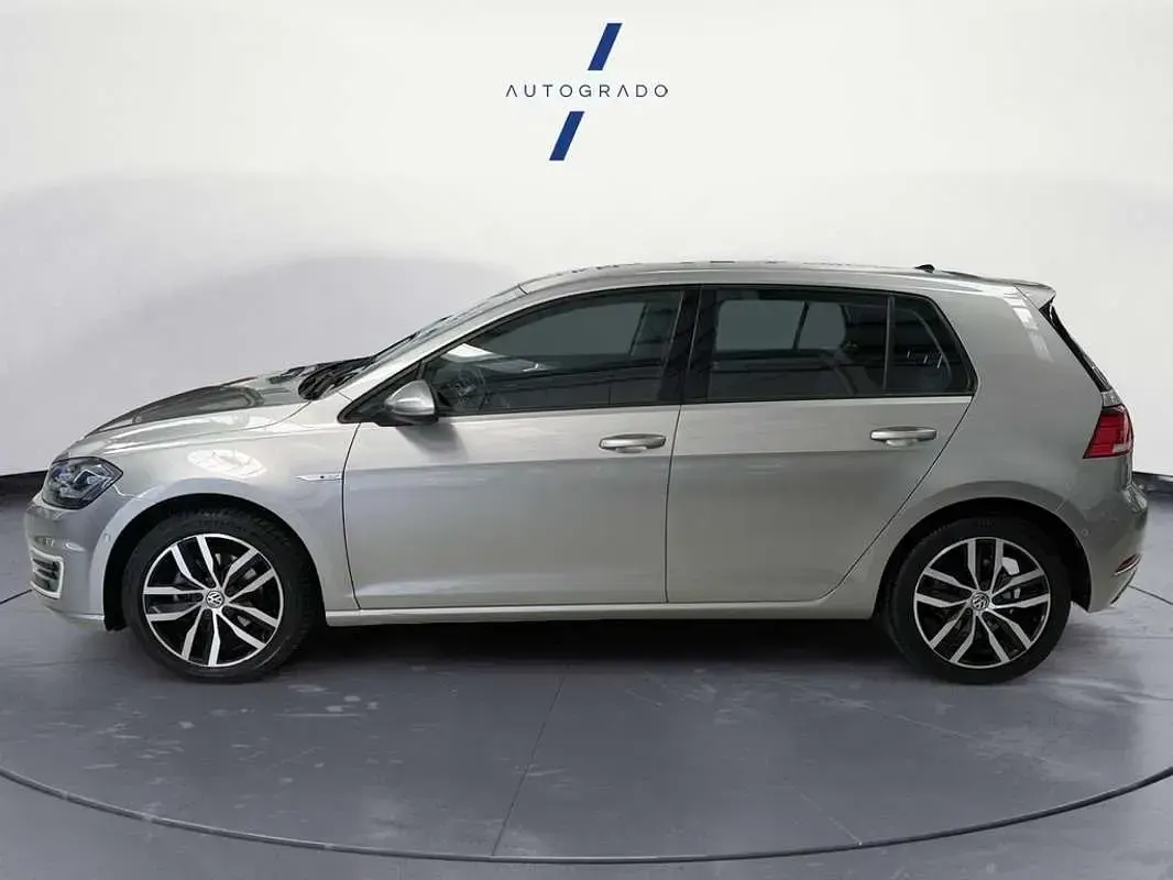Usado VW e-Golf 100 kW (136 CV) 2021 Beige Utilitario