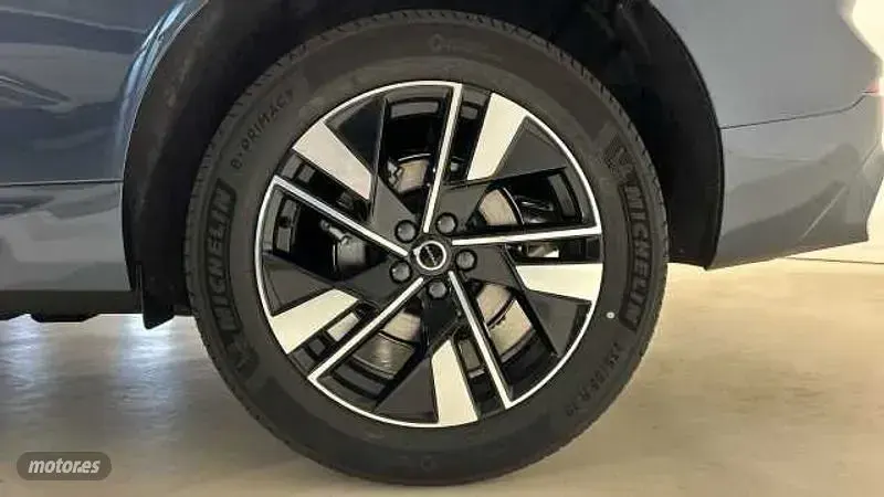 Nuevo Volvo XC60 Plus 250 CV (183 kW) 2026 Azul SUV