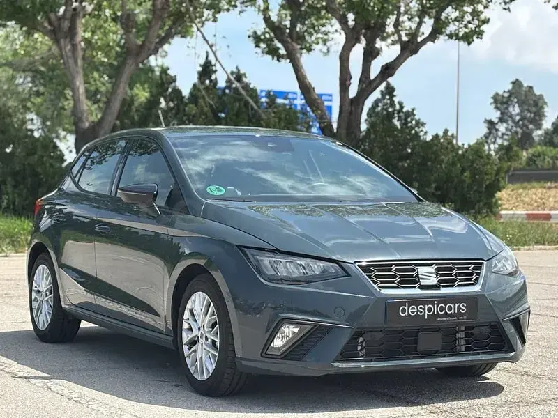 Usado Seat Ibiza FR 115 CV (84 kW) 2025 Gris / plata Utilitario