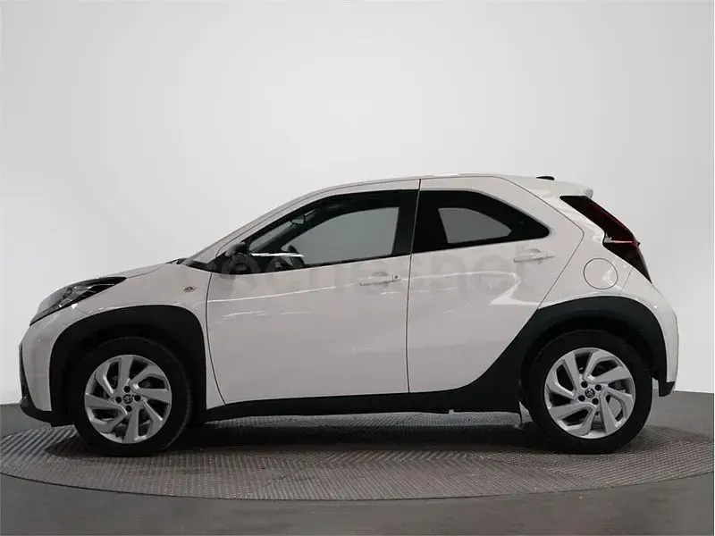 Usado Toyota Aygo X Play 72 CV (52 kW) 2025 Blanco SUV