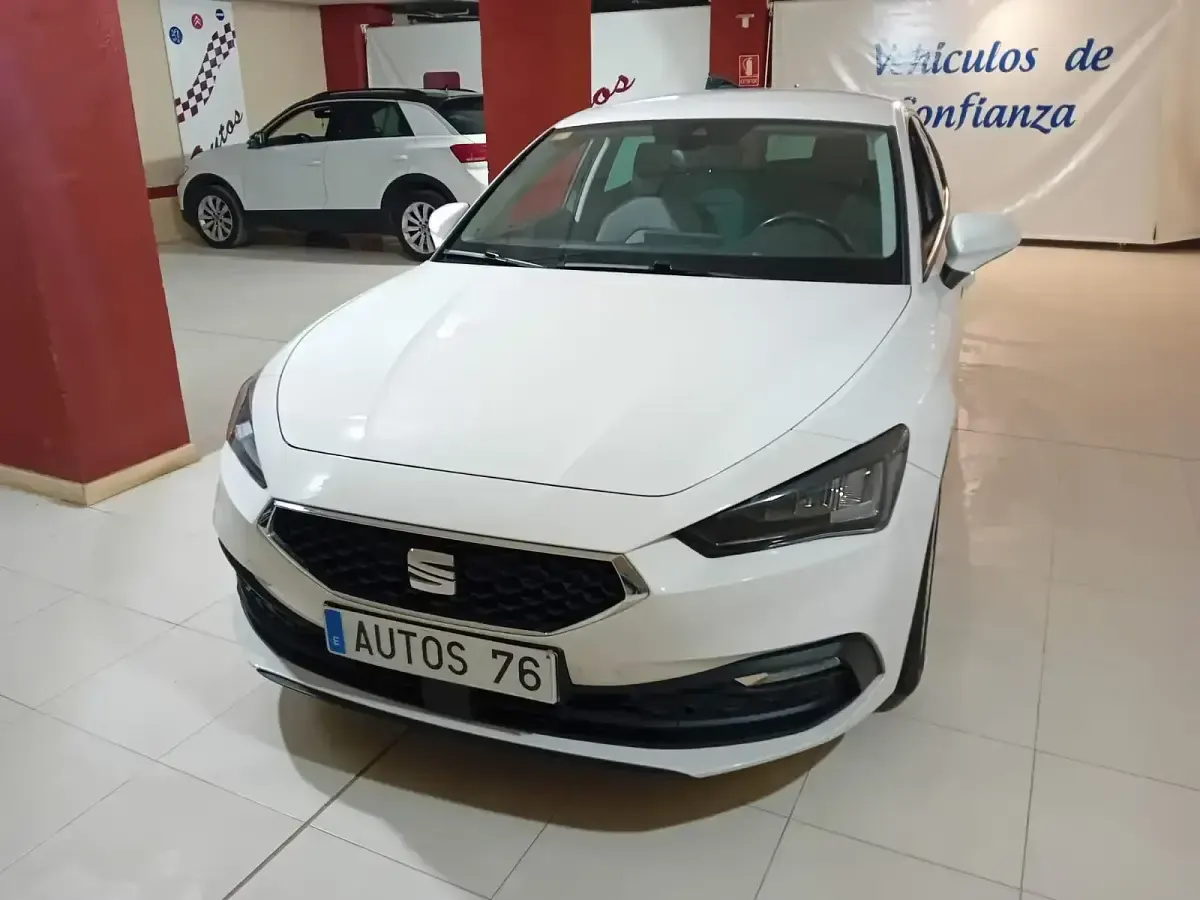 Usado Seat Leon Reference 115 CV (84 kW) 2021 Blanco