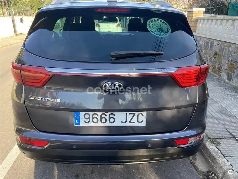 Usado Kia Sportage 115 CV (84 kW) 2017 Gris / plata SUV