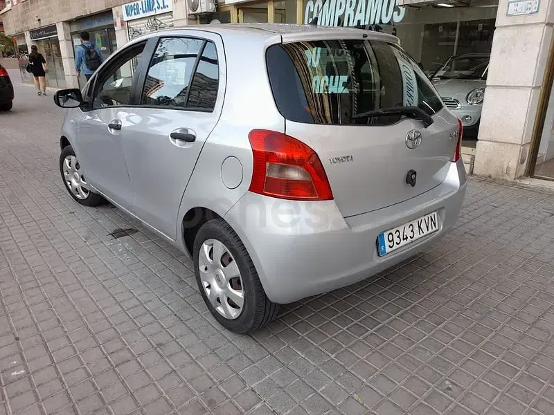 Usado Toyota Yaris Active 69 CV (50 kW) 2009 Gris / plata Utilitario
