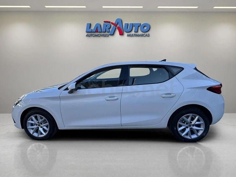 Usado Seat Leon Reference 116 CV (85 kW) 2022 Blanco Berlina