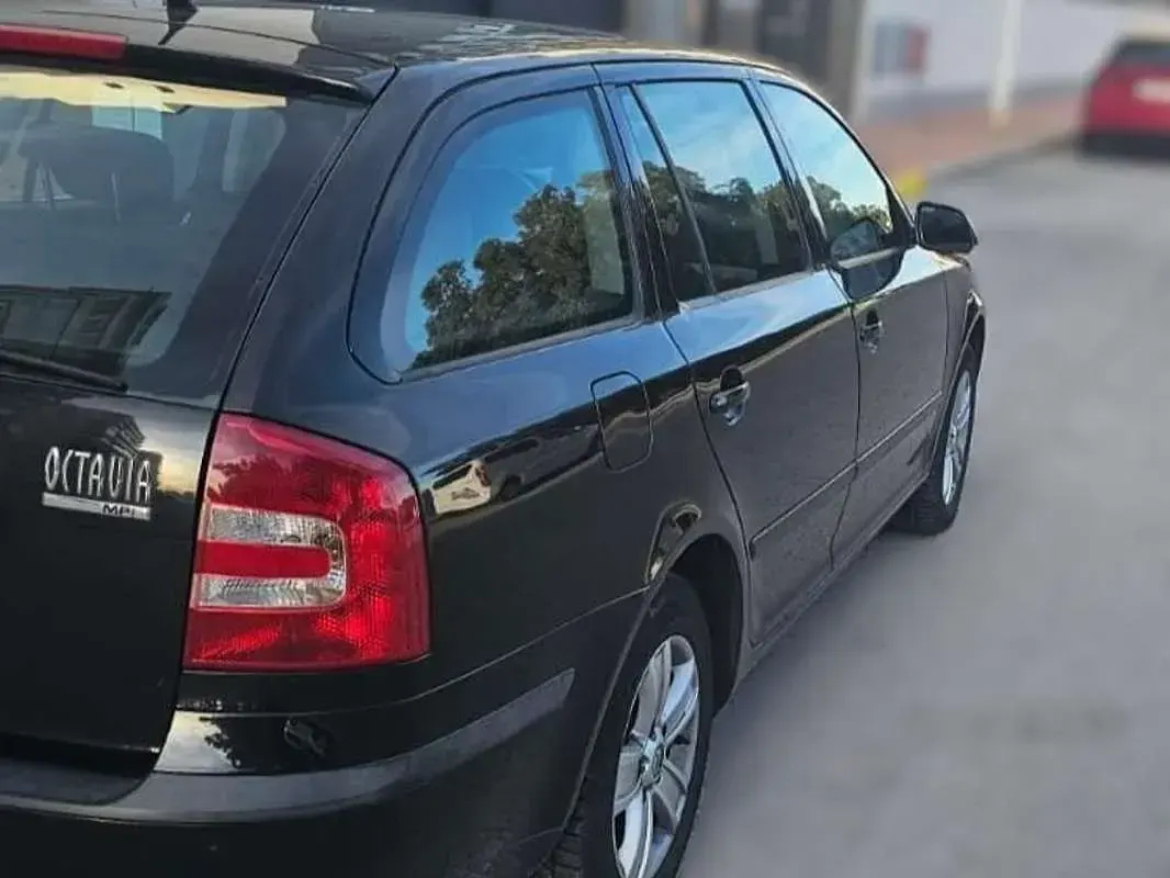 Usado Skoda Octavia 105 CV (77 kW) 2006 Negro Utilitario