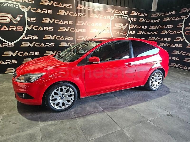 Usado Ford Focus Trend 100 CV (73 kW) 2008 Rojo Berlina