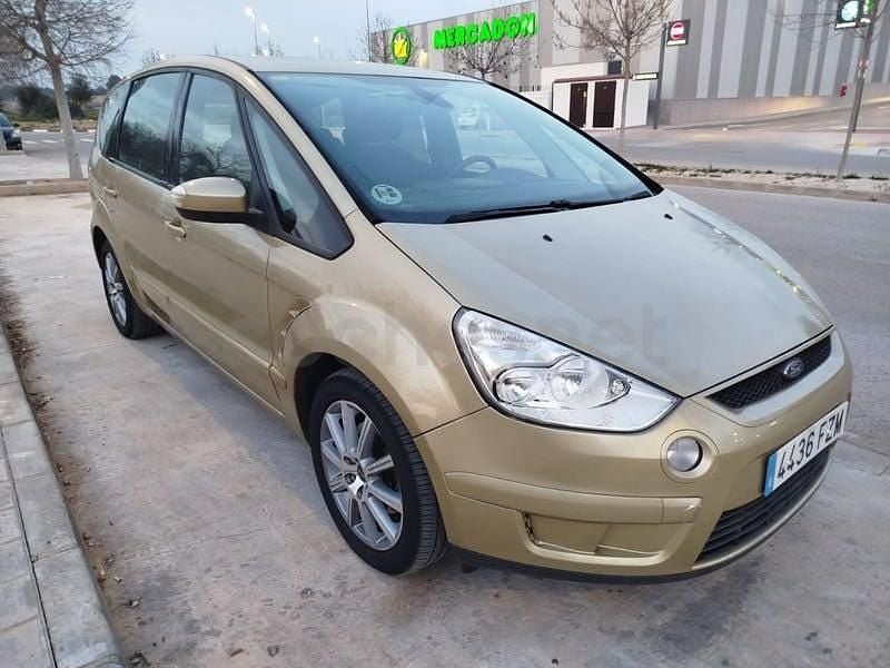 Usado Ford S-MAX Titanium 140 CV (102 kW) 2008 Beige Monovolumen