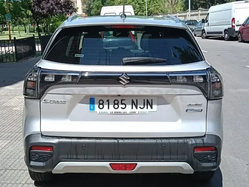 Usado Suzuki SX4 S-Cross 110 CV (80 kW) 2025 Gris / plata SUV