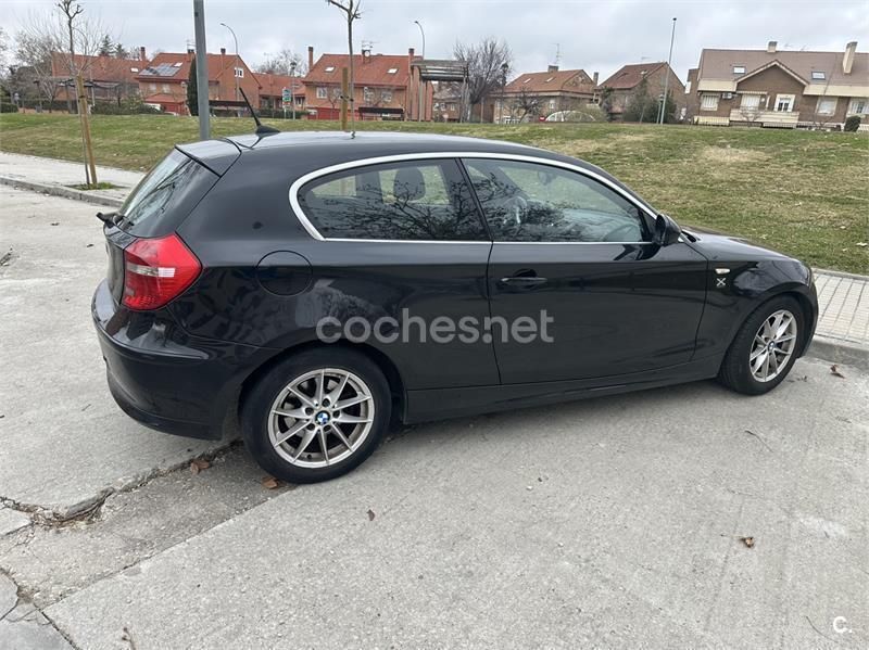 Usado BMW 116 115 CV (84 kW) 2010 Negro Utilitario