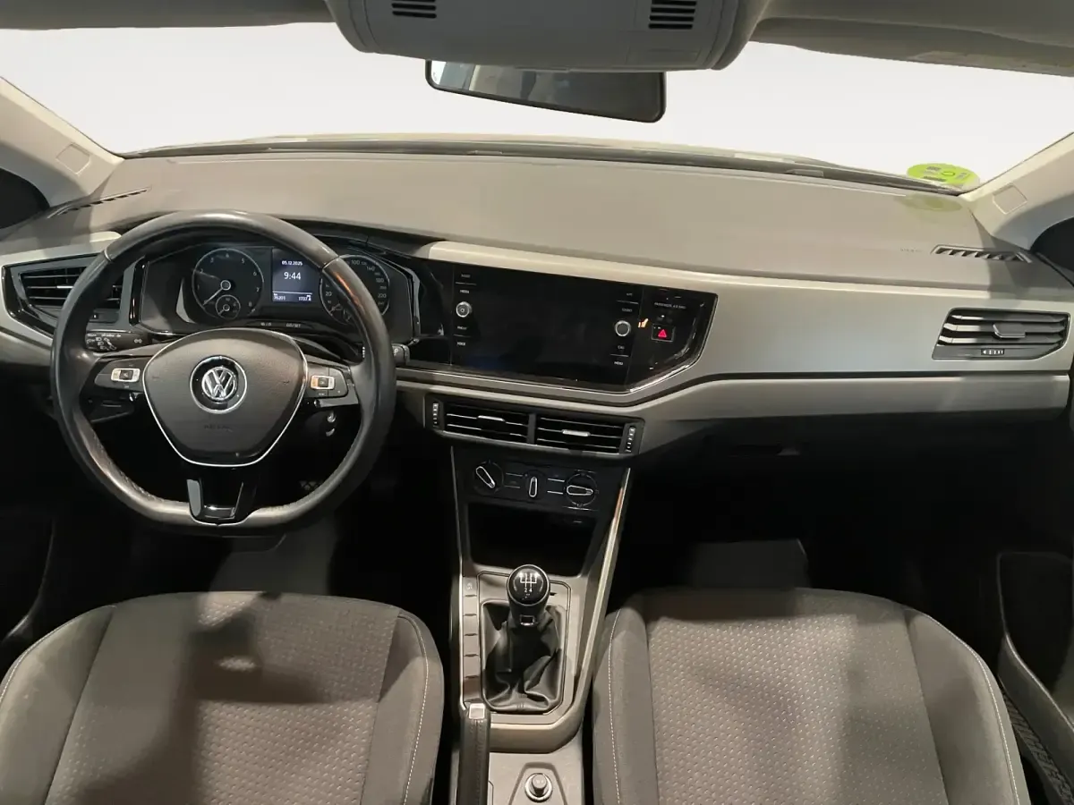 Usado VW Polo Advance 95 CV (69 kW) 2020 Gris/plata Utilitario