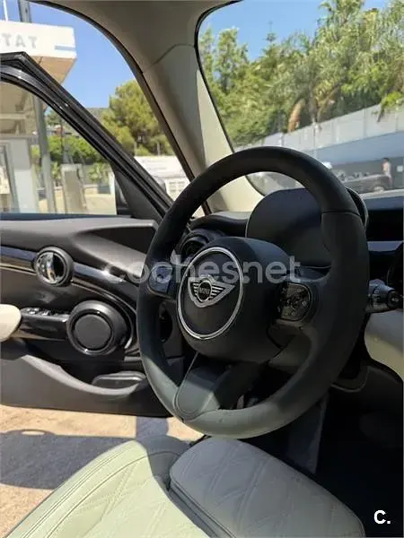 Usado Mini Cooper 136 CV (100 kW) 2023 Negro Utilitario