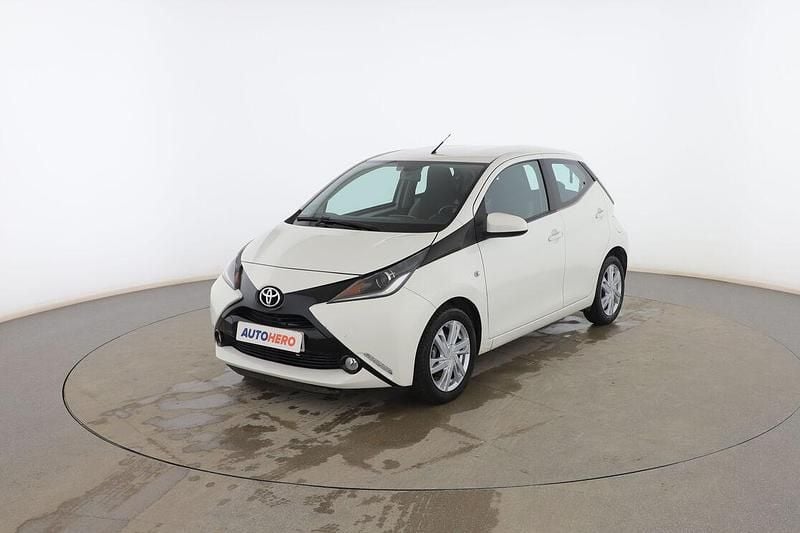 Usado Toyota Aygo X-play 70 CV (51 kW) 2016 Blanco Utilitario